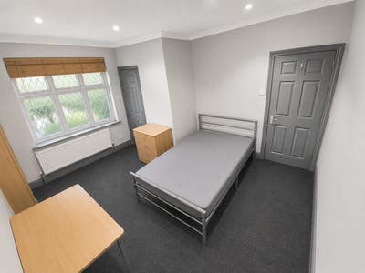 Large Double ENSUITE room in North Wembley Main Photo