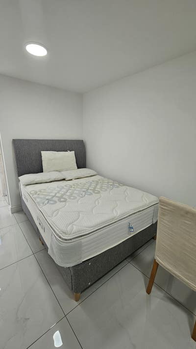 Studio room in Woking Main Photo