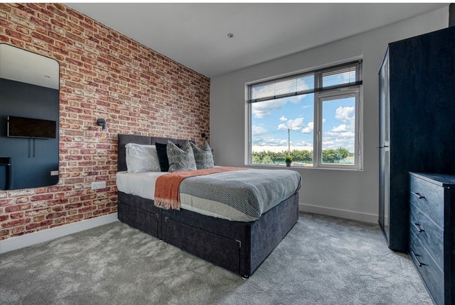 Hilsea  luxury room with parking &private bathroom Main Photo