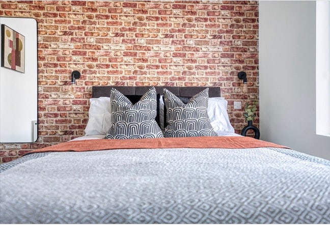  En-suite room in mature house with parking Main Photo