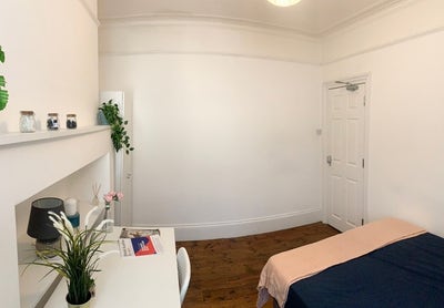 Lovely Double in a Well-Kept House in Plumstead Main Photo