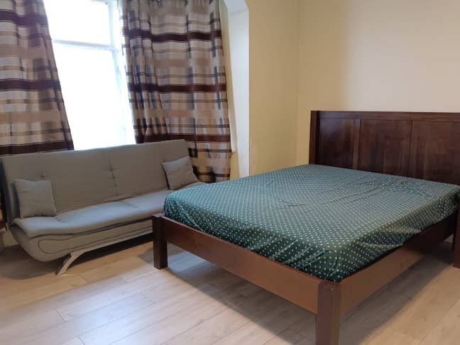 Spacious Double Room Ilford IG4 Main Photo
