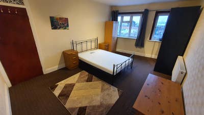 Large Double Rooms in a Shared House, TW5 Main Photo