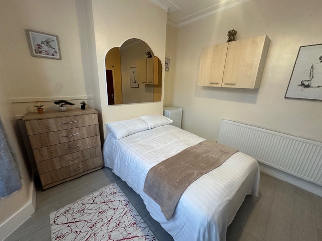 Double room in nice house Main Photo