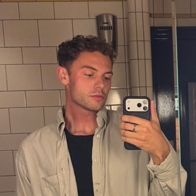 27 Y/O friendly professional  Main Photo