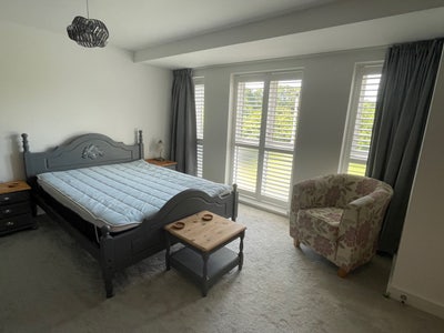 Spacious en-suite double room in a clean home - Ar Main Photo