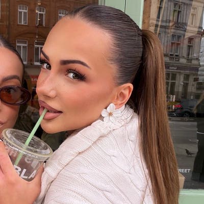 Professional Female seeks a double room Main Photo
