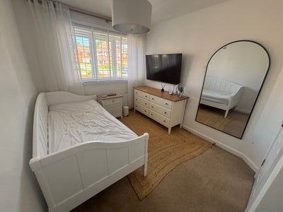 Bright single room Main Photo