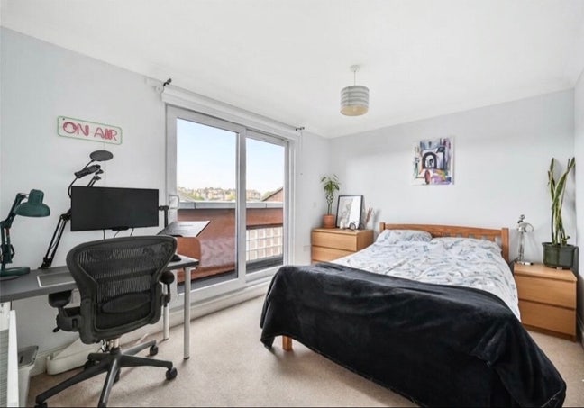 Spacious double room with private balcony  Main Photo