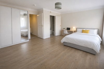 Spacious En-Suite in Latimer Road Main Photo