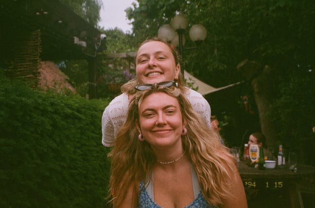 Looking to a share a nice flat with 1 or 2 people Main Photo
