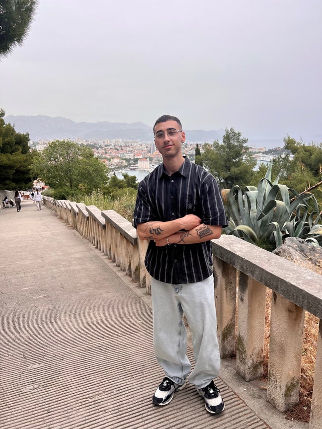 Looking for a room / buddy up Main Photo