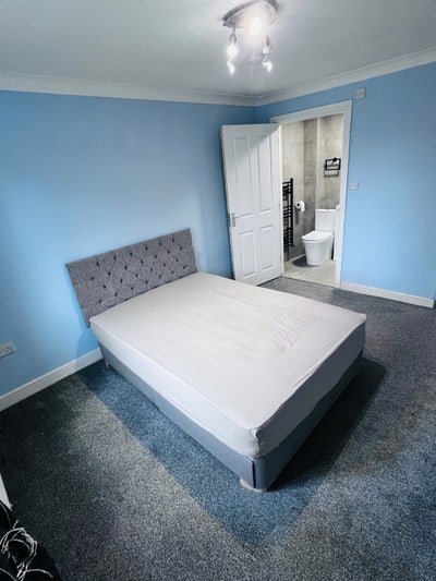Double room with En-suite , Including Bills. Main Photo