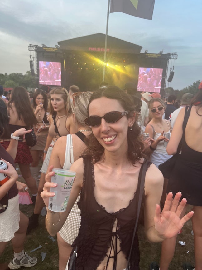 Looking for room in London! Main Photo