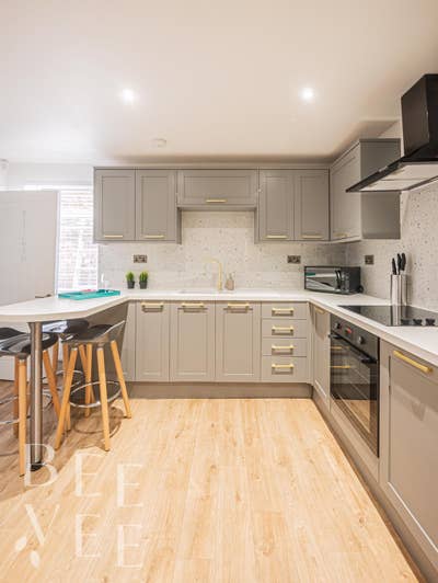 🌟 Modern Studio on High Street, Old Fletton Main Photo