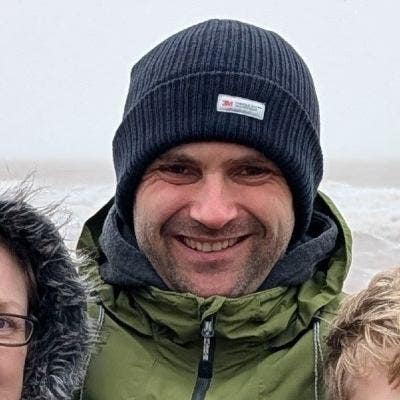 Professional Male seeks a single or double room Main Photo