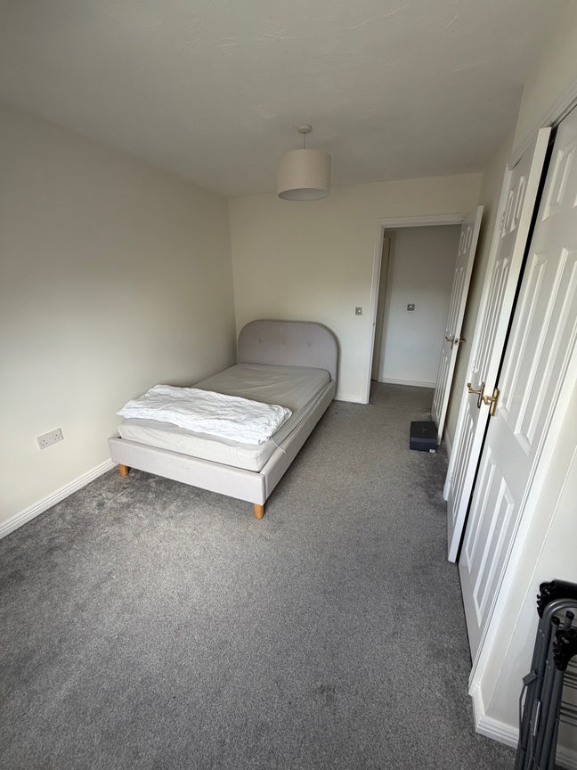 Langford Village Double Room available for rent Main Photo