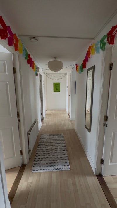 Looking for a flatmate to move in with us  Main Photo
