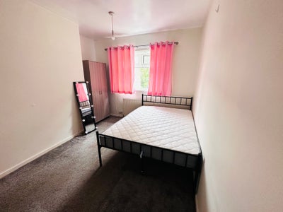 Double Room to Let Main Photo