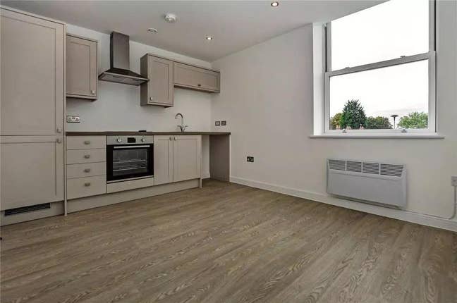 Furnished Double Room Available – Shaw Heath, Stoc Main Photo