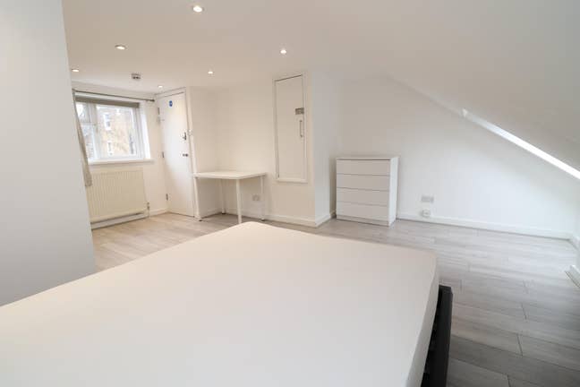 Affordable top-floor en-suite in Charlton Main Photo