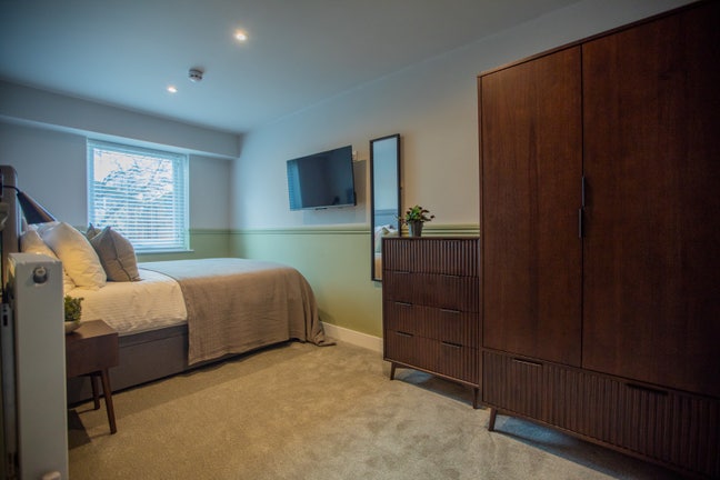 💰&pound;100 Cashback on Move in | Two Ensuites Left Main Photo