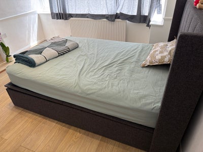 Spacious Double Room Available near Bus Stop  Main Photo