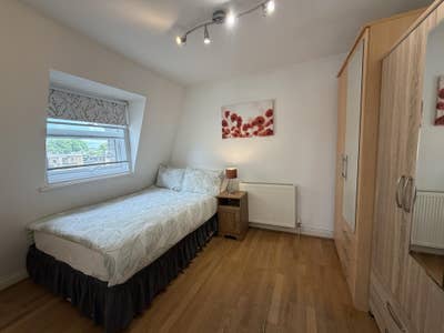 Large 1 Bedroom Flat in South Kensington SW7 Main Photo