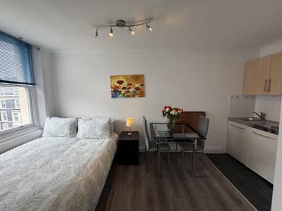 Double Studio Flat in South Kensington Main Photo