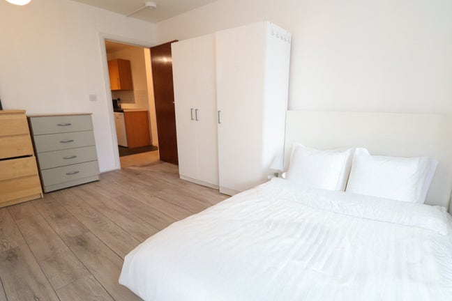 🔥 2 Rooms Available – Single & Couples Welcome!  Main Photo