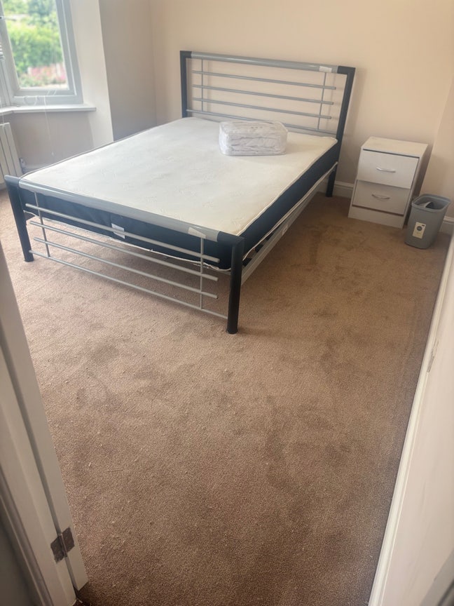 Large double room in Dovercourt Main Photo