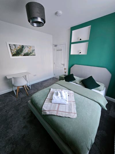 Double Room Available in Modern Shared House Main Photo
