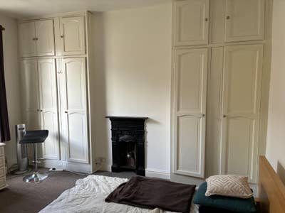 Spacious Double Bedroom in House Share Main Photo