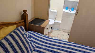 Double room on Single occupancy  near the Airport  Main Photo