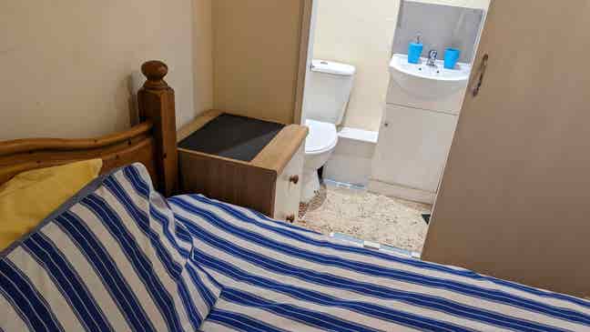 Double room on Single occupancy  near the Airport  Main Photo