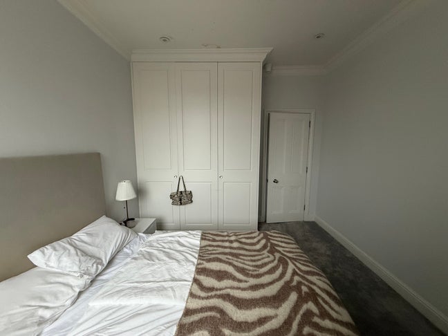     Spacious & Sunny Apartment Near Harrods Main Photo