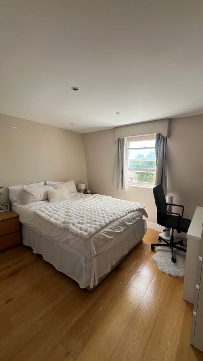 Double Bedroom in Hammersmith available in August  Main Photo
