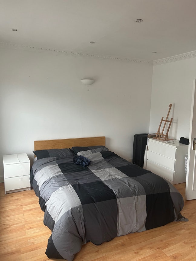 Huge double room with King Bed Main Photo