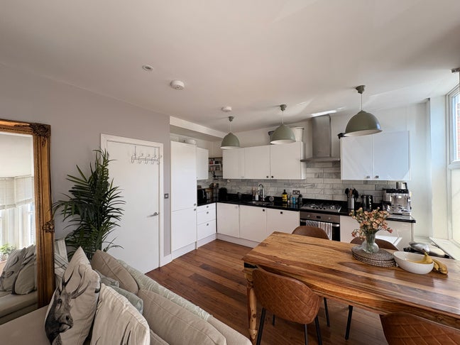 Double bedroom available to rent in Clapham Main Photo