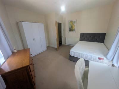 Four rooms to rent in large house by city centre  Main Photo