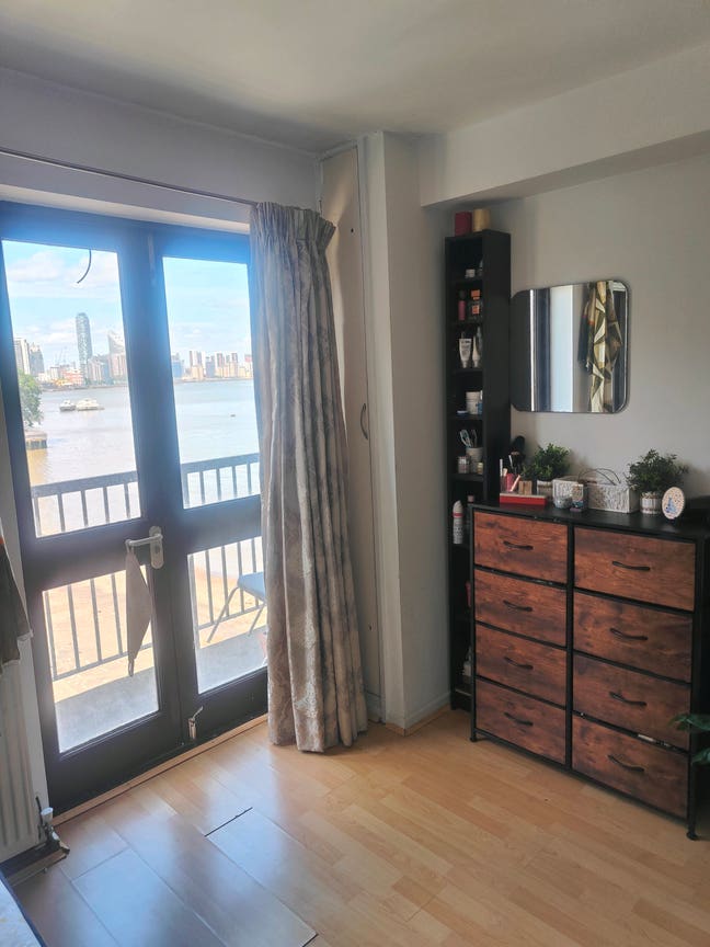 Double room+separate bathroom+river views Main Photo