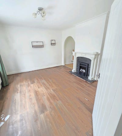 Spacious 3-Bedroom Home with Garden & Drive Main Photo