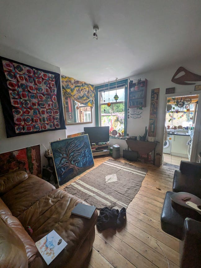 Comfy room available in student house  Main Photo