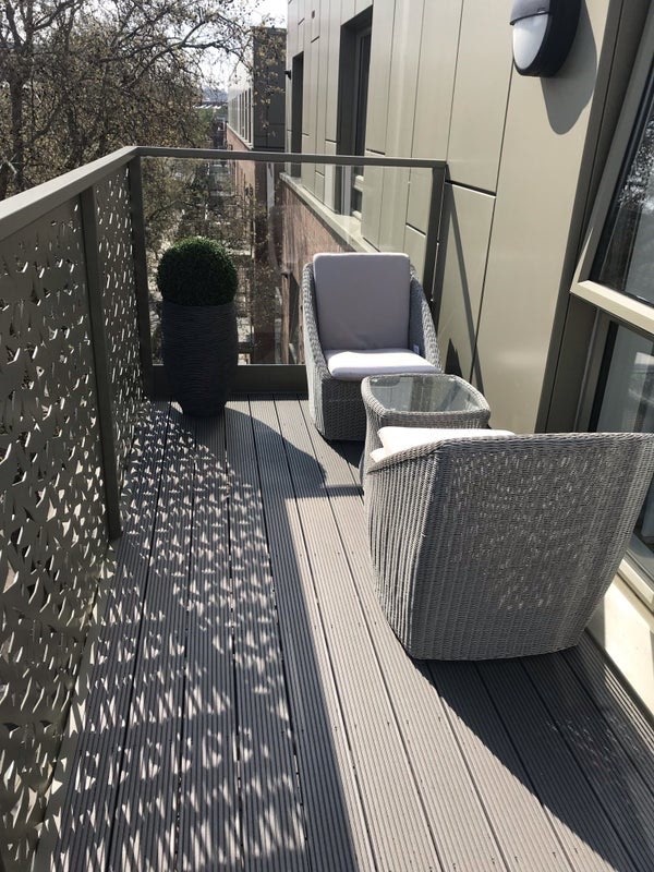 Amazing flat in Camberwell with Balcony Main Photo