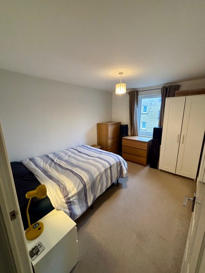 Light Double room in airy flat  Main Photo