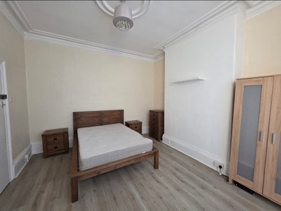 Double Room Available Now SR4  Main Photo