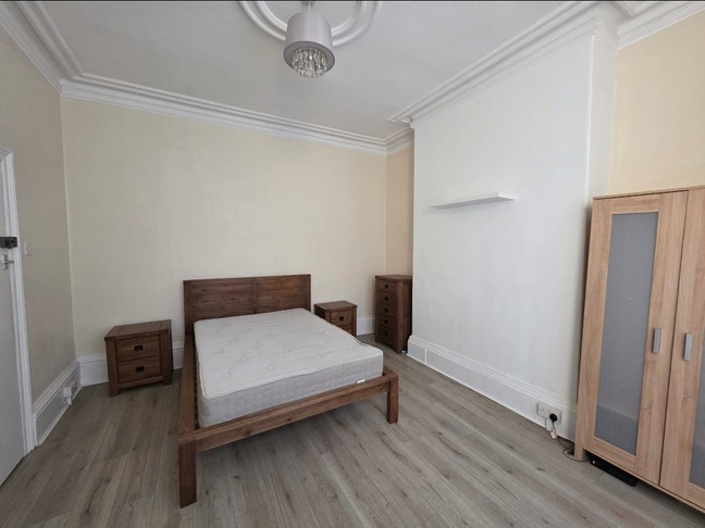 Double Room Available Now SR4  Main Photo