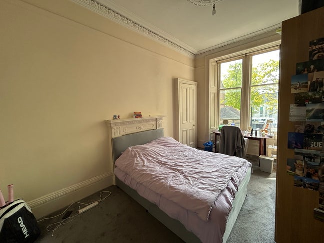 Room available in 3 bed flat next to UofG Main Photo