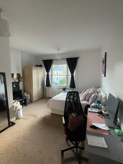 Huge double bed with EnSuite  Main Photo