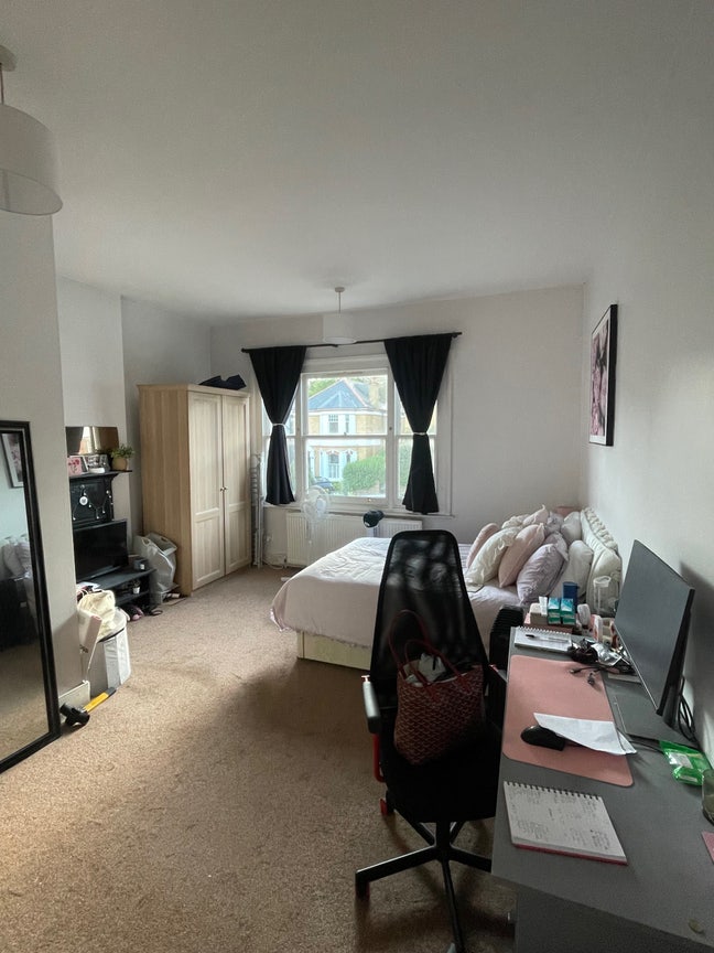 Huge double bed with EnSuite  Main Photo
